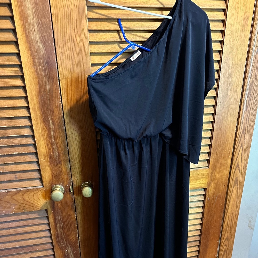One shoulder batwing cocktail dress